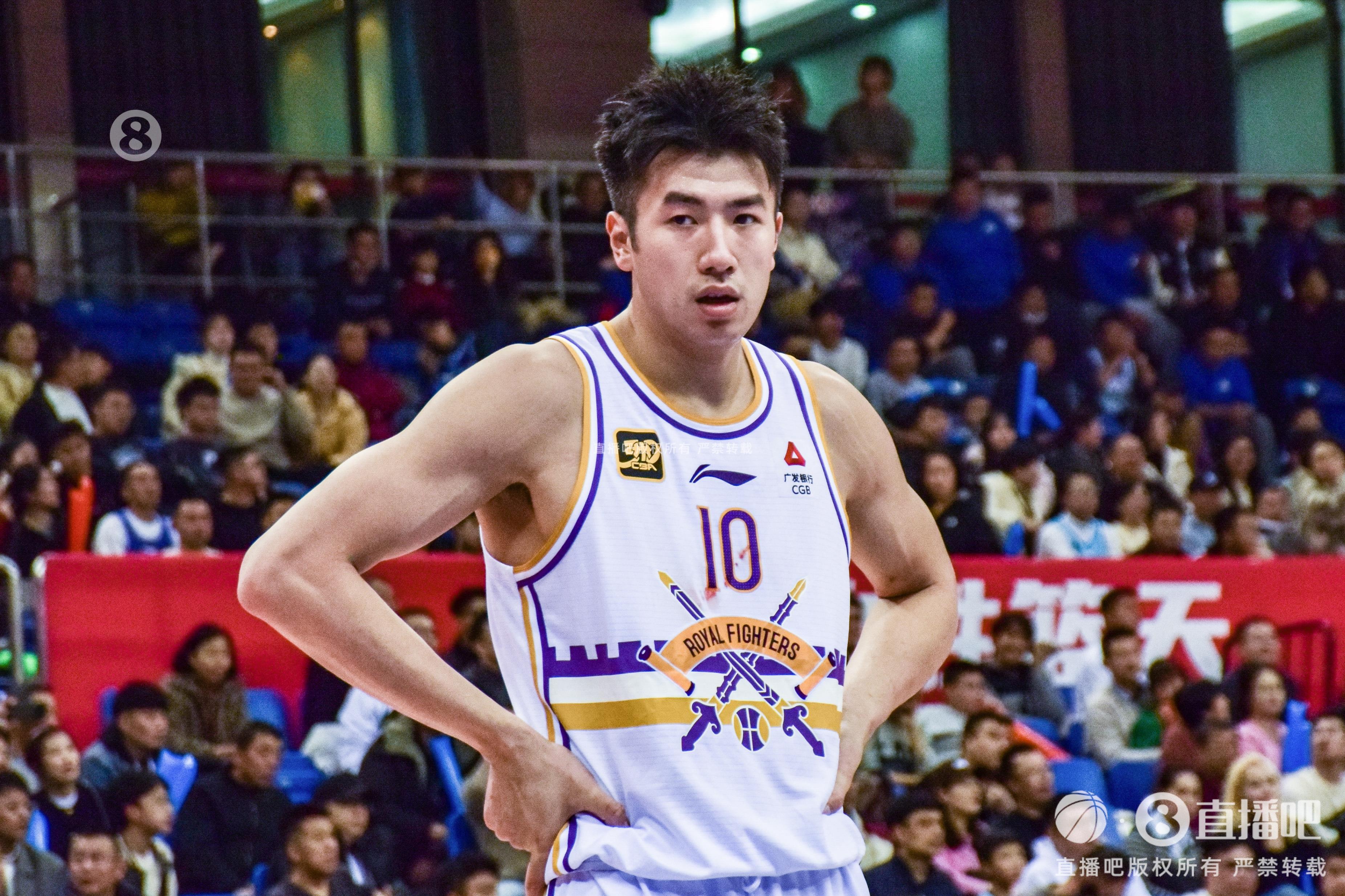 高效表现难救主!邹雨宸11中8拿下21分7篮板 高效表现难救主!邹雨宸11中8拿下21分7篮板